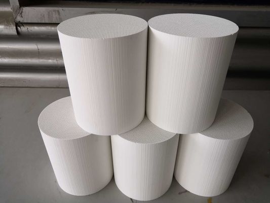 comprar controle Dpf da exaustão do catalizador do automóvel 200cpsi no passageiro dos carros da gasolina Fabricação em linha