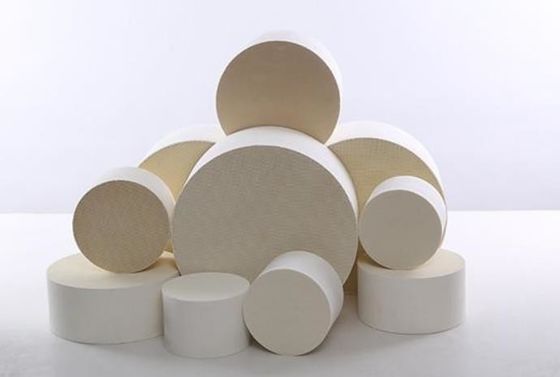 comprar Apoio cerâmico do catalizador do favo de mel do MgO Al2O3 SiO2 em tudo na maquinaria dos veículos de Off Road da estrada Fabricação em linha